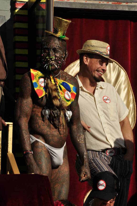 Show de horrores em Venice Beach, em Los Angeles, na Califórnia - EUA